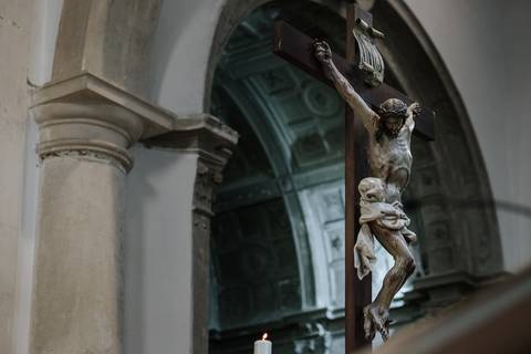 crucifixo com jesus na igreja de cantanhede '