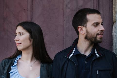 bonito retrato de casal no porto'