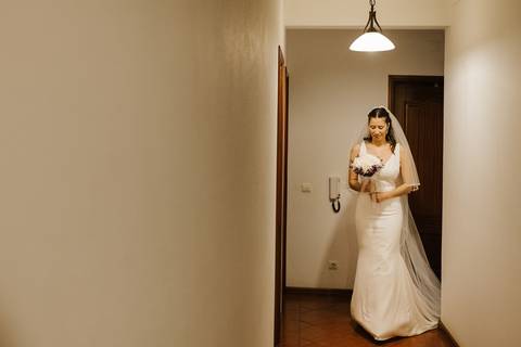Noiva a sair do quarto'