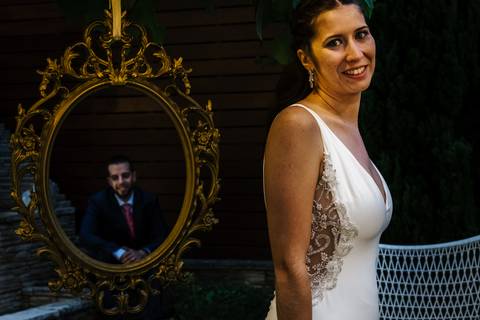 Noivos passeiam na quinta'