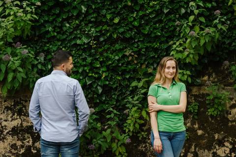 Bonito casal no Jardim Botânico em Coimbra'