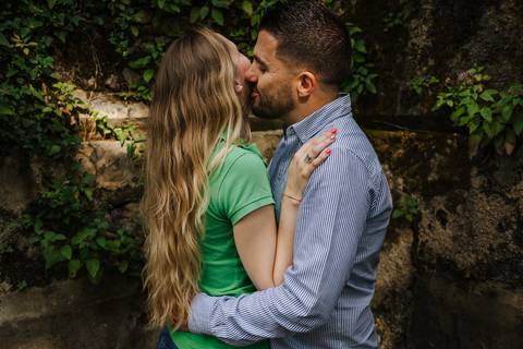 Namorado beija a namorada na face no Jardim Botânico'