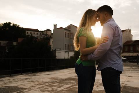 Sessão de namoro no pôr-do-sol em Coimbra'