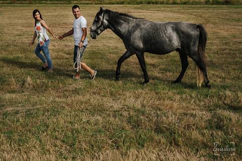 Fotógrafo de casamentos em Coimbra, Leiria, Aveiro.
Fotografia documental de casamento. Fotografia com emoção, paixão e sem poses. Imagens verdadeiras e cheias de amor.
Fotografamos em todo o país. Sessão Solteiros em São Caetano e na Costa Nova.'