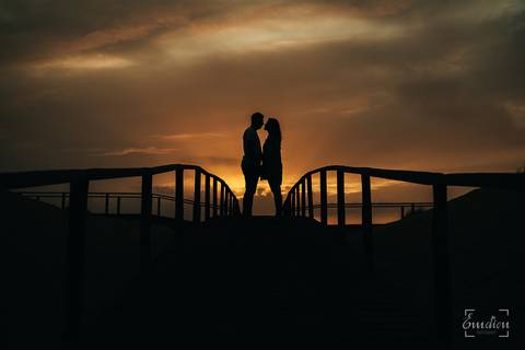 Fotógrafo de casamentos em Coimbra, Leiria, Aveiro.
Fotografia documental de casamento. Fotografia com emoção, paixão e sem poses. Imagens verdadeiras e cheias de amor.
Fotografamos em todo o país. Sessão Solteiros em São Caetano e na Costa Nova.'