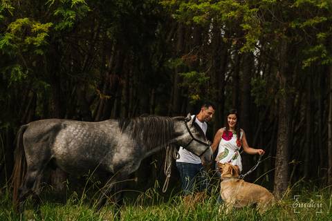Fotógrafo de casamentos em Coimbra, Leiria, Aveiro.
Fotografia documental de casamento. Fotografia com emoção, paixão e sem poses. Imagens verdadeiras e cheias de amor.
Fotografamos em todo o país. Sessão Solteiros em São Caetano e na Costa Nova.'