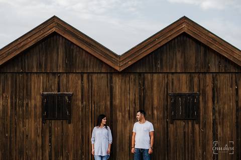 Fotógrafo de casamentos em Coimbra, Leiria, Aveiro.
Fotografia documental de casamento. Fotografia com emoção, paixão e sem poses. Imagens verdadeiras e cheias de amor.
Fotografamos em todo o país. Sessão Solteiros em São Caetano e na Costa Nova.'