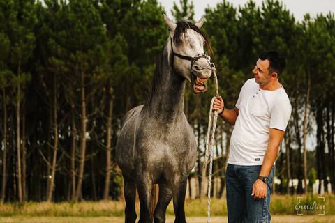 Fotógrafo de casamentos em Coimbra, Leiria, Aveiro.
Fotografia documental de casamento. Fotografia com emoção, paixão e sem poses. Imagens verdadeiras e cheias de amor.
Fotografamos em todo o país. Sessão Solteiros em São Caetano e na Costa Nova.'