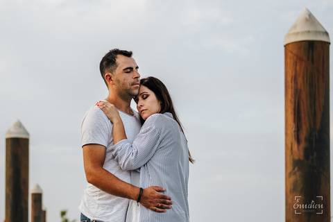 Fotógrafo de casamentos em Coimbra, Leiria, Aveiro.
Fotografia documental de casamento. Fotografia com emoção, paixão e sem poses. Imagens verdadeiras e cheias de amor.
Fotografamos em todo o país. Sessão Solteiros em São Caetano e na Costa Nova.'