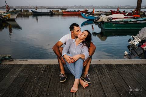 Fotógrafo de casamentos em Coimbra, Leiria, Aveiro.
Fotografia documental de casamento. Fotografia com emoção, paixão e sem poses. Imagens verdadeiras e cheias de amor.
Fotografamos em todo o país. Sessão Solteiros em São Caetano e na Costa Nova.'
