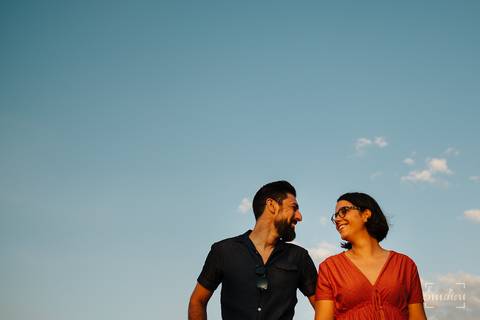 Fotógrafo de casamentos em Coimbra, Leiria, Aveiro.
Fotografia documental de casamento. Fotografia com emoção, paixão e sem poses. Imagens verdadeiras e cheias de amor.
Fotografamos em todo o país. Sessão Solteiros na Lousã.'