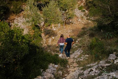 Fotógrafo de casamentos em Coimbra, Leiria, Aveiro.
Fotografia documental de casamento. Fotografia com emoção, paixão e sem poses. Imagens verdadeiras e cheias de amor.
Fotografamos em todo o país. Sessão Solteiros nas Buracas do Casmilo.'