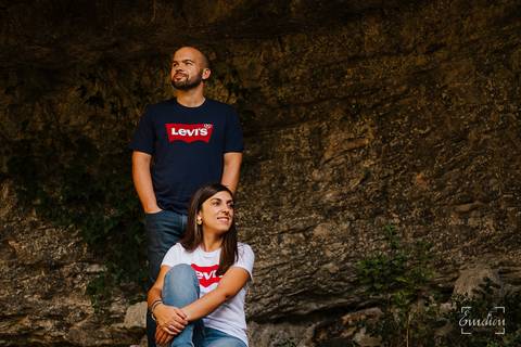 Fotógrafo de casamentos em Coimbra, Leiria, Aveiro.
Fotografia documental de casamento. Fotografia com emoção, paixão e sem poses. Imagens verdadeiras e cheias de amor.
Fotografamos em todo o país. Sessão Solteiros nas Buracas do Casmilo.'
