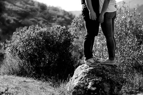 Fotógrafo de casamentos em Coimbra, Leiria, Aveiro.
Fotografia documental de casamento. Fotografia com emoção, paixão e sem poses. Imagens verdadeiras e cheias de amor.
Fotografamos em todo o país. Sessão Solteiros nas Buracas do Casmilo.'