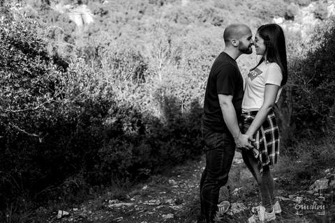 Fotógrafo de casamentos em Coimbra, Leiria, Aveiro.
Fotografia documental de casamento. Fotografia com emoção, paixão e sem poses. Imagens verdadeiras e cheias de amor.
Fotografamos em todo o país. Sessão Solteiros nas Buracas do Casmilo.'