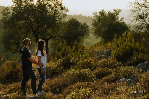 Fotógrafo de casamentos em Coimbra, Leiria, Aveiro.
Fotografia documental de casamento. Fotografia com emoção, paixão e sem poses. Imagens verdadeiras e cheias de amor.
Fotografamos em todo o país. Sessão Solteiros nas Buracas do Casmilo.'