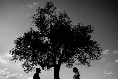 Fotógrafo de casamentos em Coimbra, Leiria, Aveiro.
Fotografia documental de casamento. Fotografia com emoção, paixão e sem poses. Imagens verdadeiras e cheias de amor.
Fotografamos em todo o país. Sessão Solteiros nas Buracas do Casmilo.'