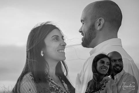 Fotógrafo de casamentos em Coimbra, Leiria, Aveiro.
Fotografia documental de casamento. Fotografia com emoção, paixão e sem poses. Imagens verdadeiras e cheias de amor.
Fotografamos em todo o país. Sessão Solteiros nas Buracas do Casmilo.'