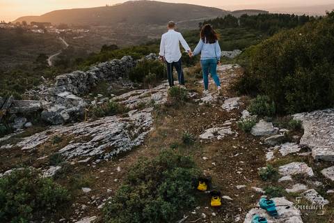 Fotógrafo de casamentos em Coimbra, Leiria, Aveiro.
Fotografia documental de casamento. Fotografia com emoção, paixão e sem poses. Imagens verdadeiras e cheias de amor.
Fotografamos em todo o país. Sessão Solteiros nas Buracas do Casmilo.'