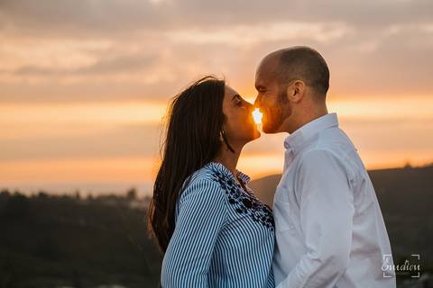 Fotógrafo de casamentos em Coimbra, Leiria, Aveiro.
Fotografia documental de casamento. Fotografia com emoção, paixão e sem poses. Imagens verdadeiras e cheias de amor.
Fotografamos em todo o país. Sessão Solteiros nas Buracas do Casmilo.'