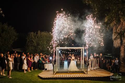 Fogo de artifício durante o corte do bolo na Quinta das Janelas.'