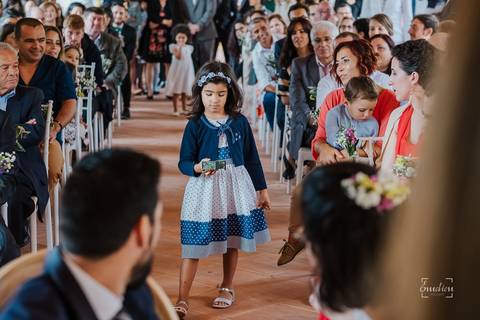 Fotógrafo de casamentos em Leiria,Coimbra Aveiro.
Fotografia documental de casamento. Fotografia com emoção, paixão e sem poses. Imagens verdadeiras e cheias de amor.
Fotografamos em todo o país. Casamento em Ansião e na Quinta das Abertas.'