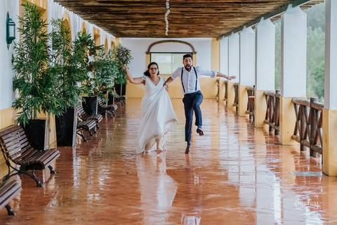 Fotógrafo de casamentos em Leiria,Coimbra Aveiro.
Fotografia documental de casamento. Fotografia com emoção, paixão e sem poses. Imagens verdadeiras e cheias de amor.
Fotografamos em todo o país. Casamento em Ansião e na Quinta das Abertas.'