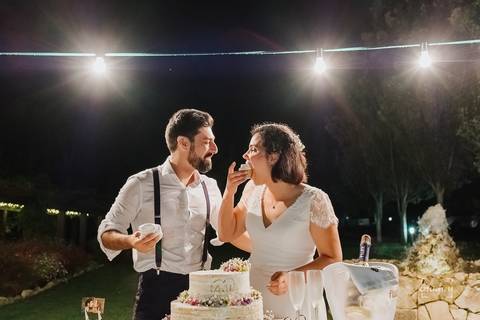 Fotógrafo de casamentos em Leiria,Coimbra Aveiro.
Fotografia documental de casamento. Fotografia com emoção, paixão e sem poses. Imagens verdadeiras e cheias de amor.
Fotografamos em todo o país. Casamento em Ansião e na Quinta das Abertas.'
