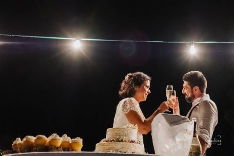 Fotógrafo de casamentos em Leiria,Coimbra Aveiro.
Fotografia documental de casamento. Fotografia com emoção, paixão e sem poses. Imagens verdadeiras e cheias de amor.
Fotografamos em todo o país. Casamento em Ansião e na Quinta das Abertas.'