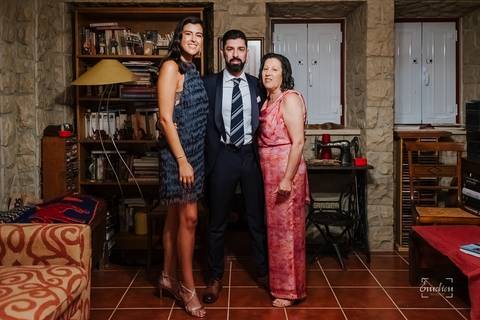Fotógrafo de casamentos em Leiria,Coimbra Aveiro.
Fotografia documental de casamento. Fotografia com emoção, paixão e sem poses. Imagens verdadeiras e cheias de amor.
Fotografamos em todo o país. Casamento em Ansião e na Quinta das Abertas.'