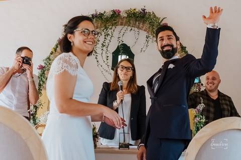 Fotógrafo de casamentos em Leiria,Coimbra Aveiro.
Fotografia documental de casamento. Fotografia com emoção, paixão e sem poses. Imagens verdadeiras e cheias de amor.
Fotografamos em todo o país. Casamento em Ansião e na Quinta das Abertas.'