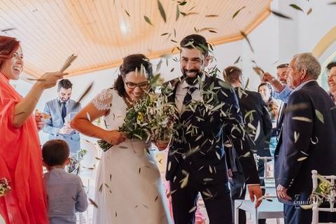 Fotógrafo de casamentos em Leiria,Coimbra Aveiro.
Fotografia documental de casamento. Fotografia com emoção, paixão e sem poses. Imagens verdadeiras e cheias de amor.
Fotografamos em todo o país. Casamento em Ansião e na Quinta das Abertas.'