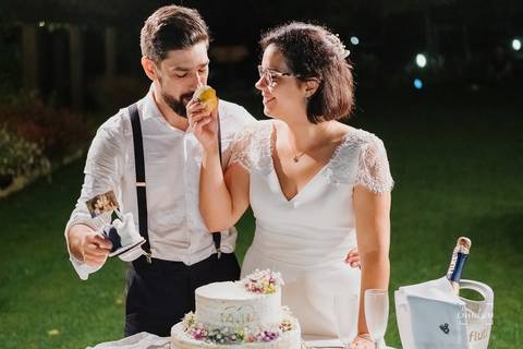 Fotógrafo de casamentos em Leiria,Coimbra Aveiro.
Fotografia documental de casamento. Fotografia com emoção, paixão e sem poses. Imagens verdadeiras e cheias de amor.
Fotografamos em todo o país. Casamento em Ansião e na Quinta das Abertas.'
