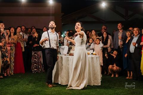 Fotógrafo de casamentos em Leiria,Coimbra Aveiro.
Fotografia documental de casamento. Fotografia com emoção, paixão e sem poses. Imagens verdadeiras e cheias de amor.
Fotografamos em todo o país. Casamento em Ansião e na Quinta das Abertas.'