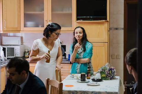 Fotógrafo de casamentos em Leiria,Coimbra Aveiro.
Fotografia documental de casamento. Fotografia com emoção, paixão e sem poses. Imagens verdadeiras e cheias de amor.
Fotografamos em todo o país. Casamento em Ansião e na Quinta das Abertas.'