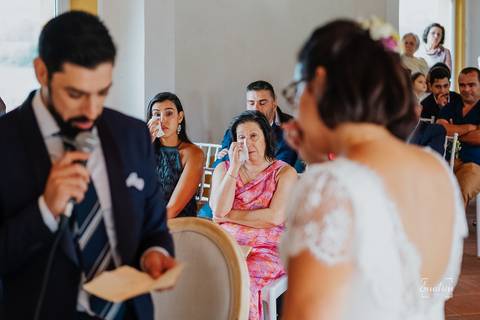 Fotógrafo de casamentos em Leiria,Coimbra Aveiro.
Fotografia documental de casamento. Fotografia com emoção, paixão e sem poses. Imagens verdadeiras e cheias de amor.
Fotografamos em todo o país. Casamento em Ansião e na Quinta das Abertas.'