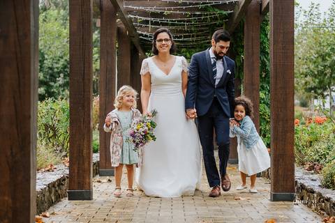 Fotógrafo de casamentos em Leiria,Coimbra Aveiro.
Fotografia documental de casamento. Fotografia com emoção, paixão e sem poses. Imagens verdadeiras e cheias de amor.
Fotografamos em todo o país. Casamento em Ansião e na Quinta das Abertas.'