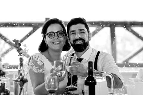 Fotógrafo de casamentos em Leiria,Coimbra Aveiro.
Fotografia documental de casamento. Fotografia com emoção, paixão e sem poses. Imagens verdadeiras e cheias de amor.
Fotografamos em todo o país. Casamento em Ansião e na Quinta das Abertas.'