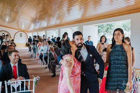 Fotógrafo de casamentos em Leiria,Coimbra Aveiro.
Fotografia documental de casamento. Fotografia com emoção, paixão e sem poses. Imagens verdadeiras e cheias de amor.
Fotografamos em todo o país. Casamento em Ansião e na Quinta das Abertas.'