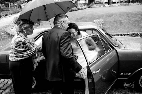 Fotógrafo de casamentos em Leiria,Coimbra Aveiro.
Fotografia documental de casamento. Fotografia com emoção, paixão e sem poses. Imagens verdadeiras e cheias de amor.
Fotografamos em todo o país. Casamento em Ansião e na Quinta das Abertas.'