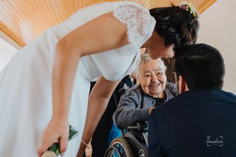 Fotógrafo de casamentos em Leiria,Coimbra Aveiro.
Fotografia documental de casamento. Fotografia com emoção, paixão e sem poses. Imagens verdadeiras e cheias de amor.
Fotografamos em todo o país. Casamento em Ansião e na Quinta das Abertas.'