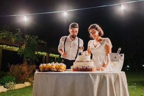 Fotógrafo de casamentos em Leiria,Coimbra Aveiro.
Fotografia documental de casamento. Fotografia com emoção, paixão e sem poses. Imagens verdadeiras e cheias de amor.
Fotografamos em todo o país. Casamento em Ansião e na Quinta das Abertas.'