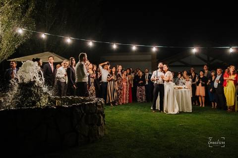 Fotógrafo de casamentos em Leiria,Coimbra Aveiro.
Fotografia documental de casamento. Fotografia com emoção, paixão e sem poses. Imagens verdadeiras e cheias de amor.
Fotografamos em todo o país. Casamento em Ansião e na Quinta das Abertas.'
