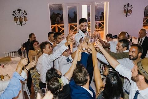 Fotógrafo de casamentos em Leiria,Coimbra Aveiro.
Fotografia documental de casamento. Fotografia com emoção, paixão e sem poses. Imagens verdadeiras e cheias de amor.
Fotografamos em todo o país. Casamento em Ansião e na Quinta das Abertas.'