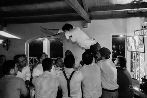 Fotógrafo de casamentos em Leiria,Coimbra Aveiro.
Fotografia documental de casamento. Fotografia com emoção, paixão e sem poses. Imagens verdadeiras e cheias de amor.
Fotografamos em todo o país. Casamento em Ansião e na Quinta das Abertas.'