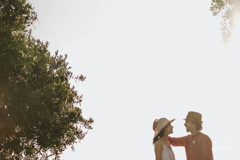 Fotógrafo de casamentos em Coimbra, Leiria, Aveiro.
Fotografia documental de casamento. Fotografia com emoção, paixão e sem poses. Imagens verdadeiras e cheias de amor.
Fotografamos em todo o país. Sessão Solteiros em Coimbra.'