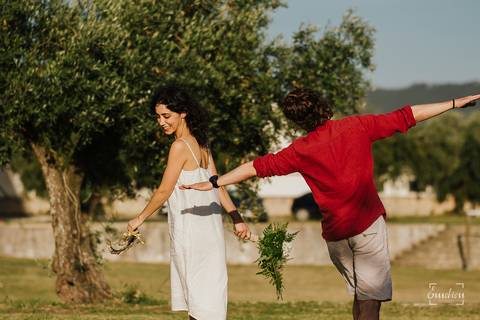 Fotógrafo de casamentos em Coimbra, Leiria, Aveiro.
Fotografia documental de casamento. Fotografia com emoção, paixão e sem poses. Imagens verdadeiras e cheias de amor.
Fotografamos em todo o país. Sessão Solteiros em Coimbra.'