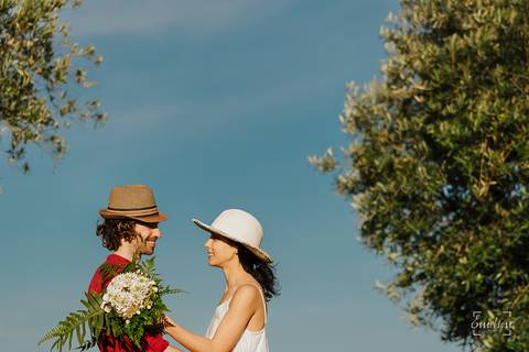Fotógrafo de casamentos em Coimbra, Leiria, Aveiro.
Fotografia documental de casamento. Fotografia com emoção, paixão e sem poses. Imagens verdadeiras e cheias de amor.
Fotografamos em todo o país. Sessão Solteiros em Coimbra.'