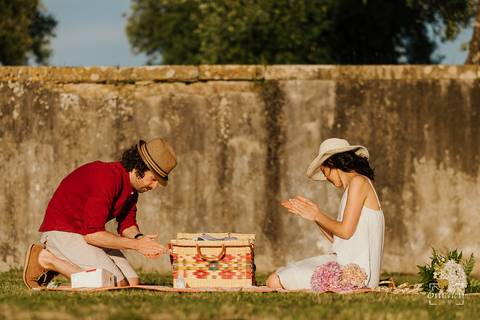 Fotógrafo de casamentos em Coimbra, Leiria, Aveiro.
Fotografia documental de casamento. Fotografia com emoção, paixão e sem poses. Imagens verdadeiras e cheias de amor.
Fotografamos em todo o país. Sessão Solteiros em Coimbra.'