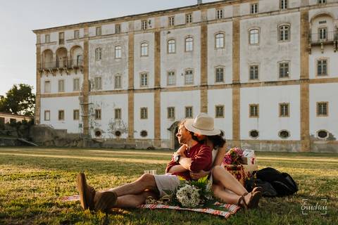 Fotógrafo de casamentos em Coimbra, Leiria, Aveiro.
Fotografia documental de casamento. Fotografia com emoção, paixão e sem poses. Imagens verdadeiras e cheias de amor.
Fotografamos em todo o país. Sessão Solteiros em Coimbra.'